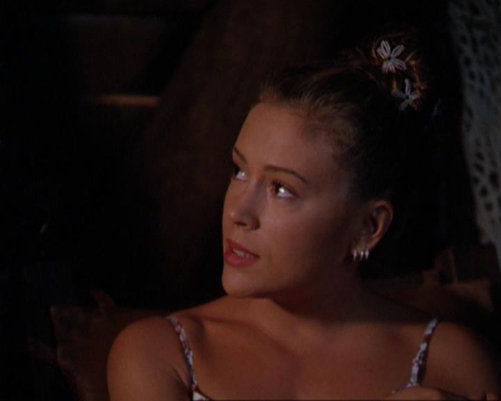 Charmed-Online_dot_net-3x02MagicHour0784.jpg