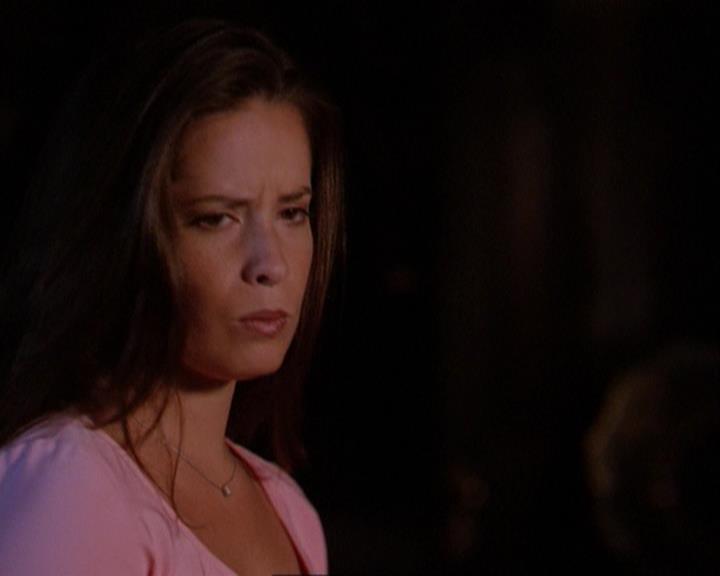 Charmed-Online_dot_net-3x02MagicHour0807.jpg