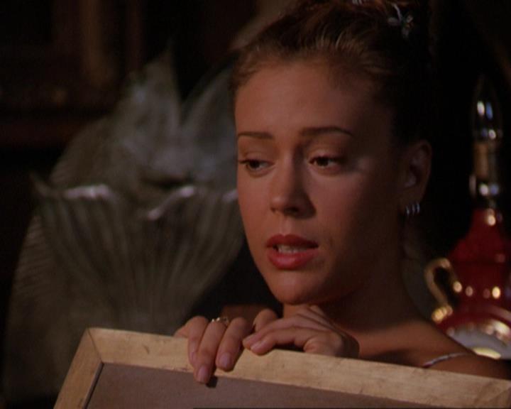 Charmed-Online_dot_net-3x02MagicHour0811.jpg