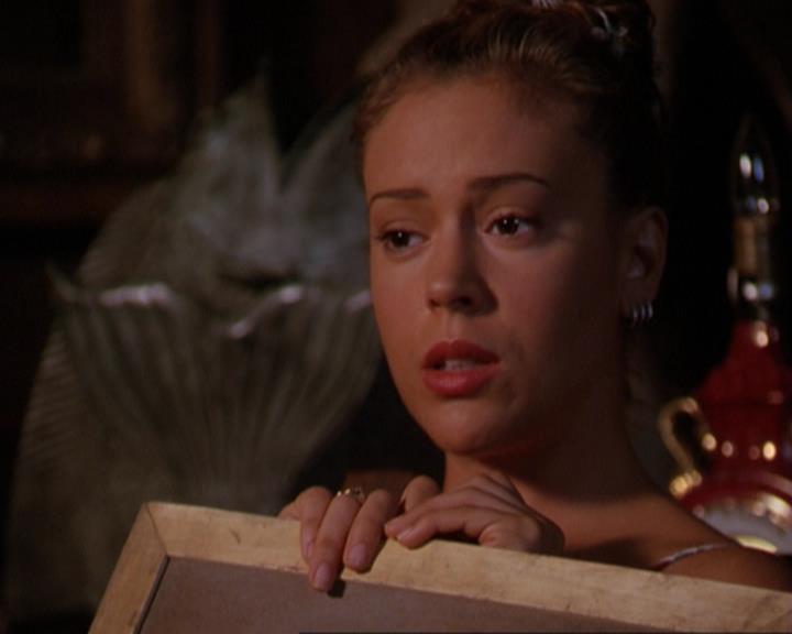Charmed-Online_dot_net-3x02MagicHour0817.jpg