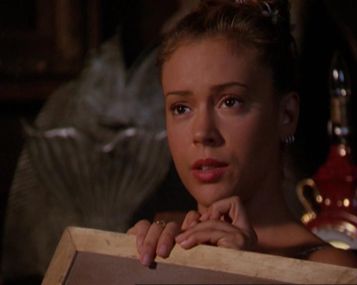 Charmed-Online_dot_net-3x02MagicHour0820.jpg