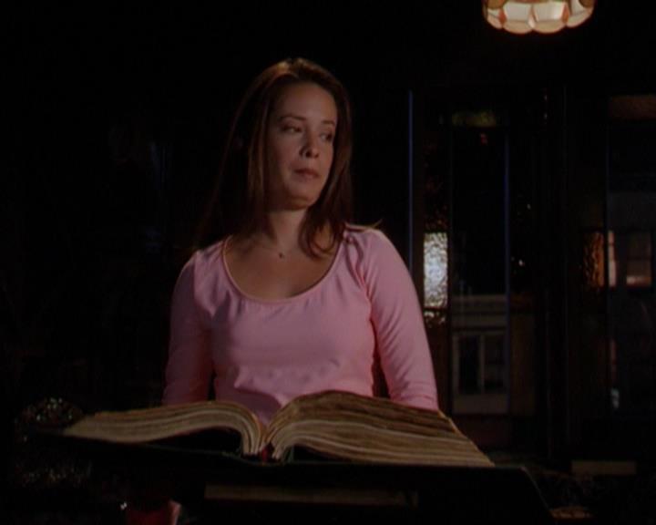 Charmed-Online_dot_net-3x02MagicHour0834.jpg