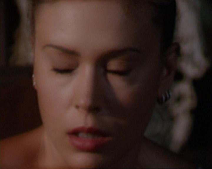 Charmed-Online_dot_net-3x02MagicHour0842.jpg Charmed-Online_dot_net-3x02MagicHour0842.jpg