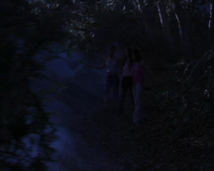 Charmed-Online_dot_net-3x02MagicHour0859.jpg