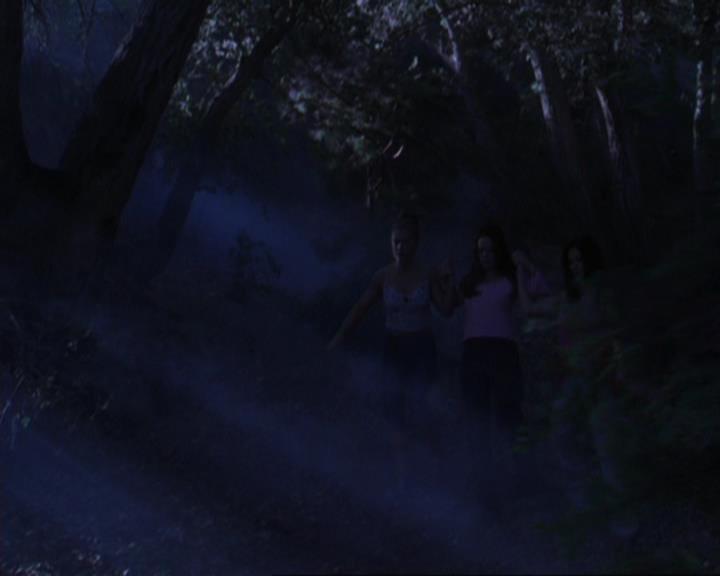 Charmed-Online_dot_net-3x02MagicHour0861.jpg