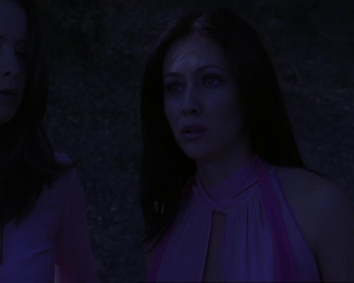 Charmed-Online_dot_net-3x02MagicHour0886.jpg