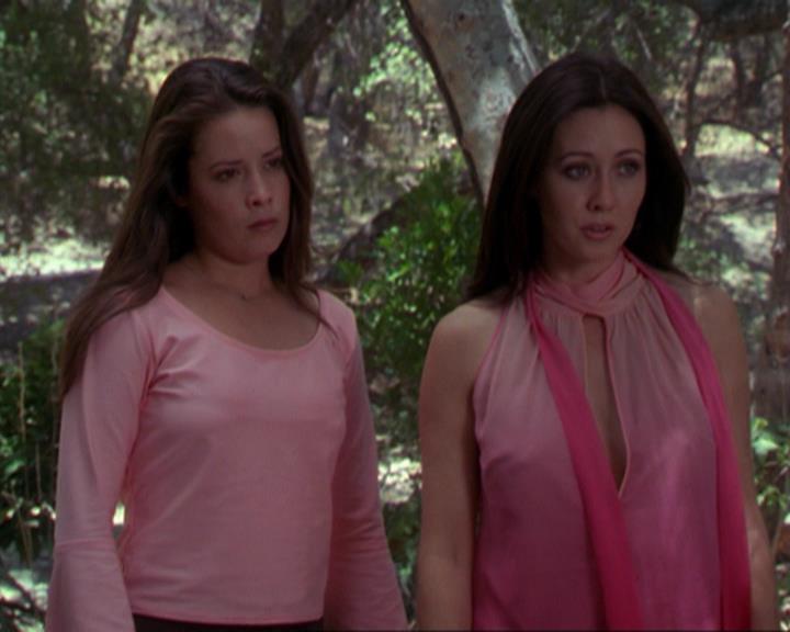 Charmed-Online_dot_net-3x02MagicHour0966.jpg