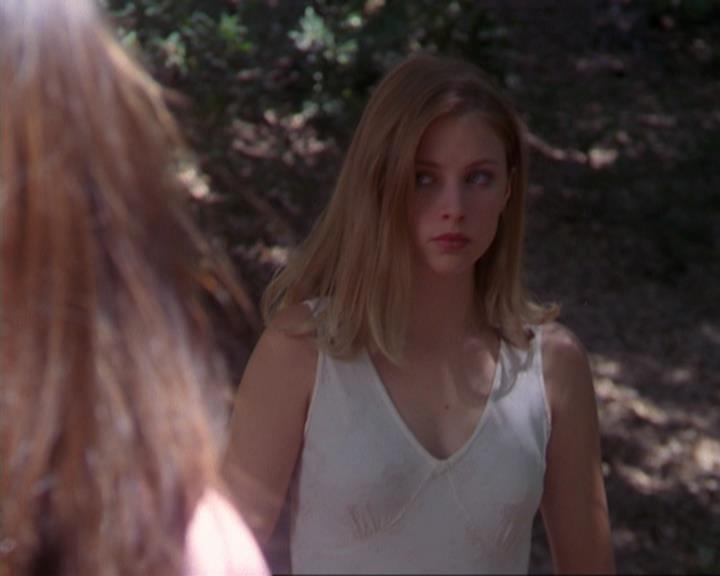 Charmed-Online_dot_net-3x02MagicHour0968.jpg