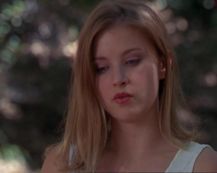 Charmed-Online_dot_net-3x02MagicHour1005.jpg Charmed-Online_dot_net-3x02MagicHour1005.jpg