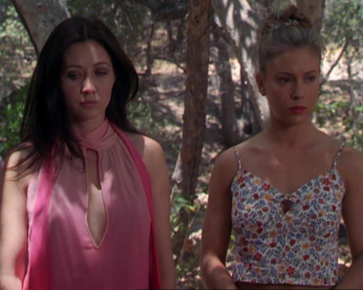 Charmed-Online_dot_net-3x02MagicHour1007.jpg Charmed-Online_dot_net-3x02MagicHour1007.jpg