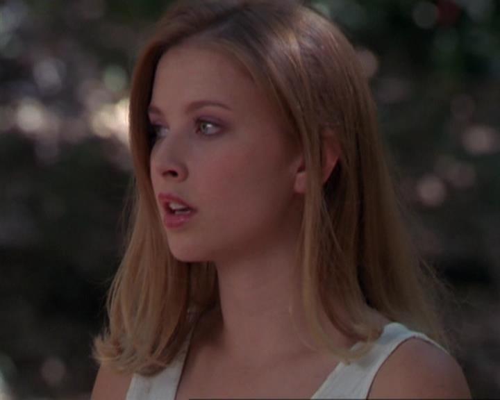 Charmed-Online_dot_net-3x02MagicHour1015.jpg Charmed-Online_dot_net-3x02MagicHour1015.jpg