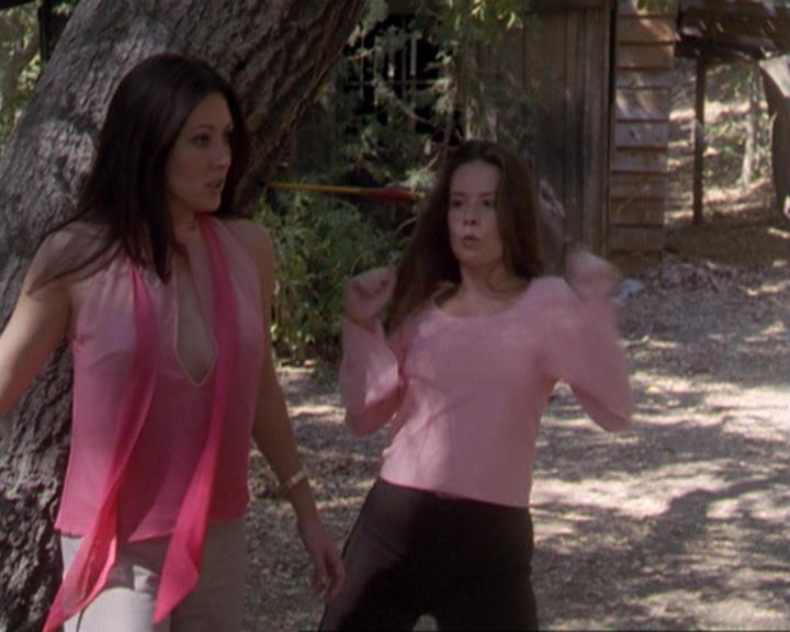 Charmed-Online_dot_net-3x02MagicHour1032.jpg Charmed-Online_dot_net-3x02MagicHour1032.jpg