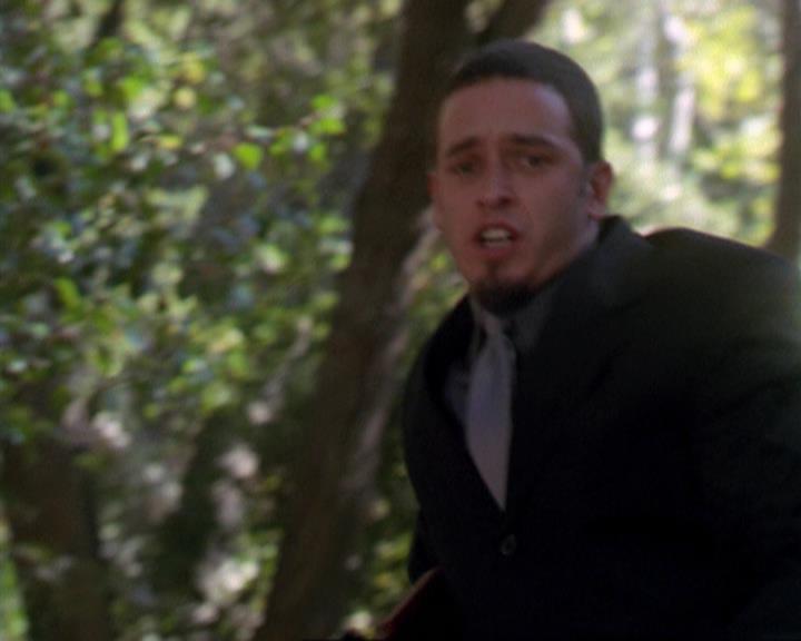 Charmed-Online_dot_net-3x02MagicHour1034.jpg