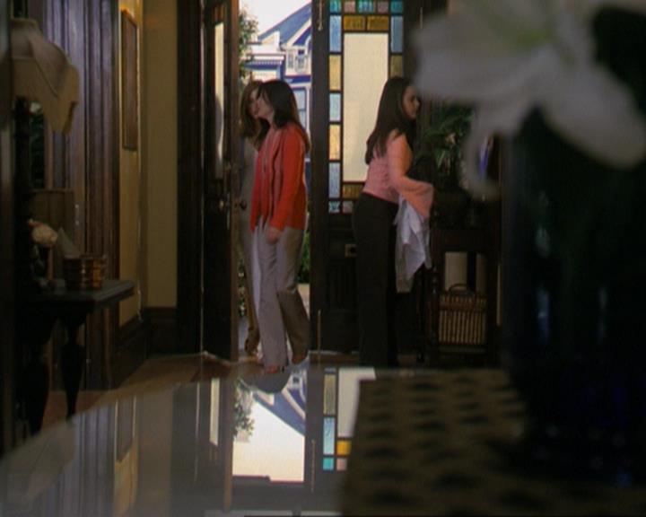 Charmed-Online_dot_net-3x02MagicHour1044.jpg