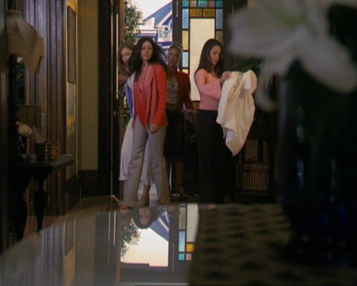 Charmed-Online_dot_net-3x02MagicHour1045.jpg Charmed-Online_dot_net-3x02MagicHour1045.jpg