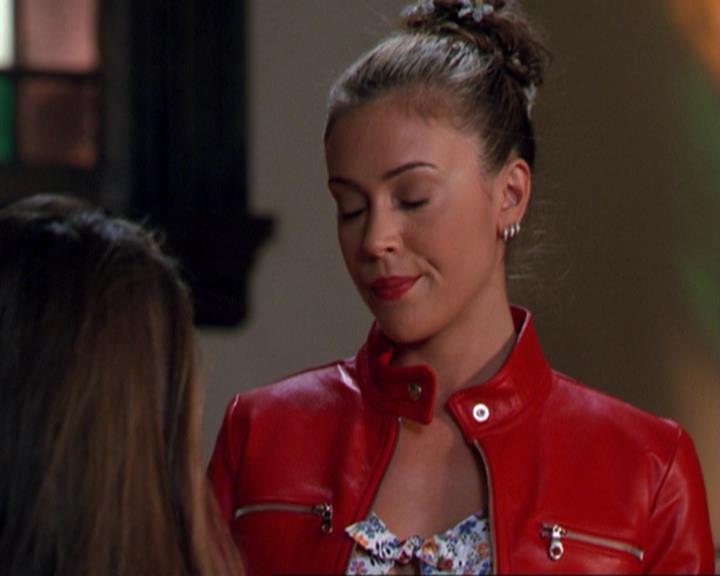 Charmed-Online_dot_net-3x02MagicHour1076.jpg Charmed-Online_dot_net-3x02MagicHour1076.jpg