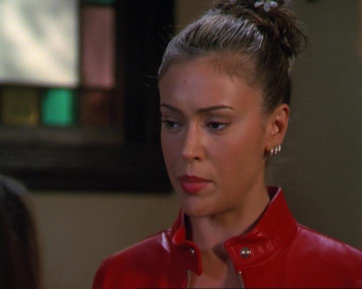 Charmed-Online_dot_net-3x02MagicHour1083.jpg Charmed-Online_dot_net-3x02MagicHour1083.jpg