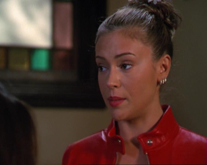 Charmed-Online_dot_net-3x02MagicHour1092.jpg