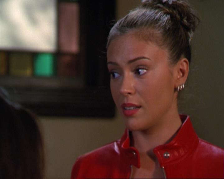 Charmed-Online_dot_net-3x02MagicHour1094.jpg