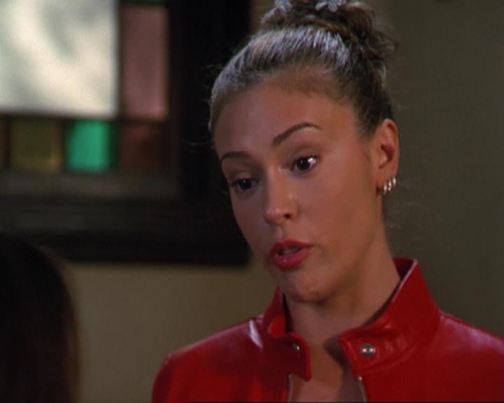 Charmed-Online_dot_net-3x02MagicHour1101.jpg