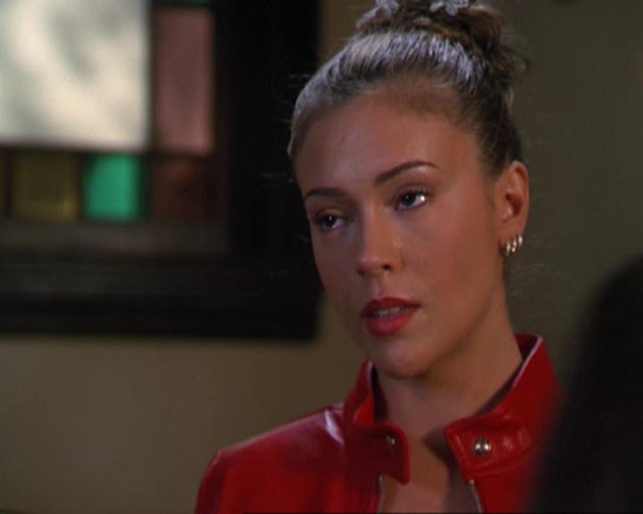 Charmed-Online_dot_net-3x02MagicHour1126.jpg