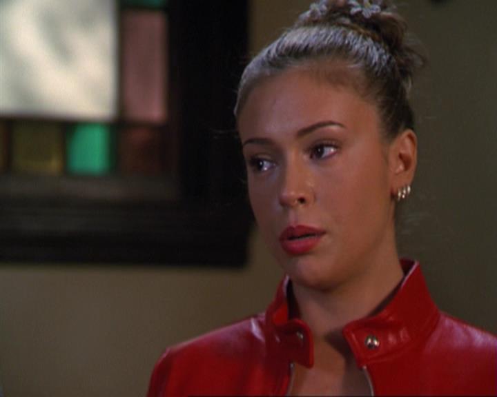 Charmed-Online_dot_net-3x02MagicHour1128.jpg