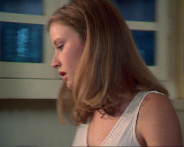 Charmed-Online_dot_net-3x02MagicHour1156.jpg