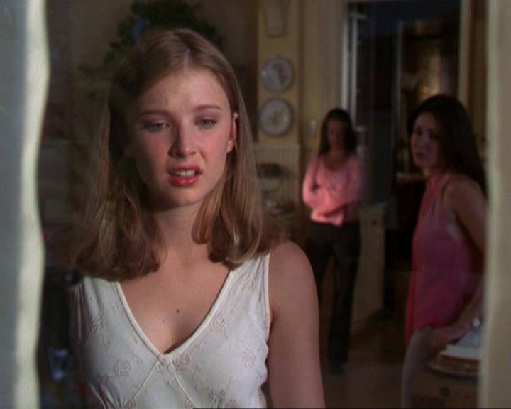 Charmed-Online_dot_net-3x02MagicHour1163.jpg Charmed-Online_dot_net-3x02MagicHour1163.jpg