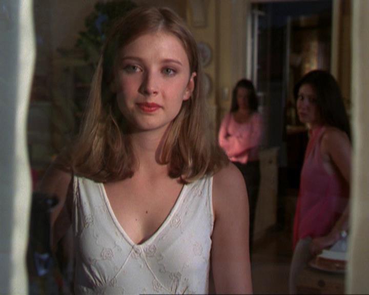Charmed-Online_dot_net-3x02MagicHour1167.jpg