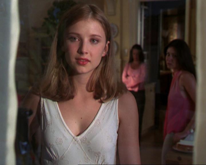 Charmed-Online_dot_net-3x02MagicHour1169.jpg Charmed-Online_dot_net-3x02MagicHour1169.jpg