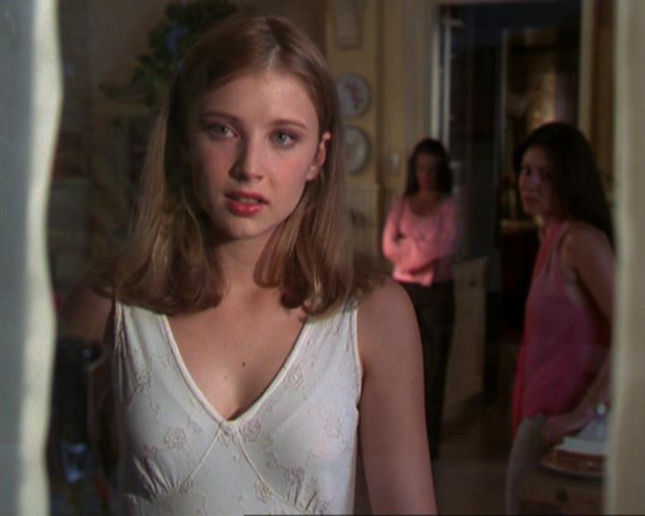 Charmed-Online_dot_net-3x02MagicHour1170.jpg