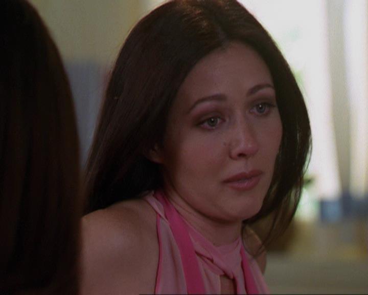 Charmed-Online_dot_net-3x02MagicHour1181.jpg Charmed-Online_dot_net-3x02MagicHour1181.jpg