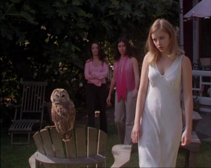 Charmed-Online_dot_net-3x02MagicHour1288.jpg