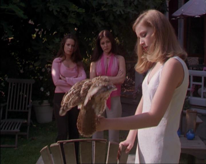 Charmed-Online_dot_net-3x02MagicHour1292.jpg