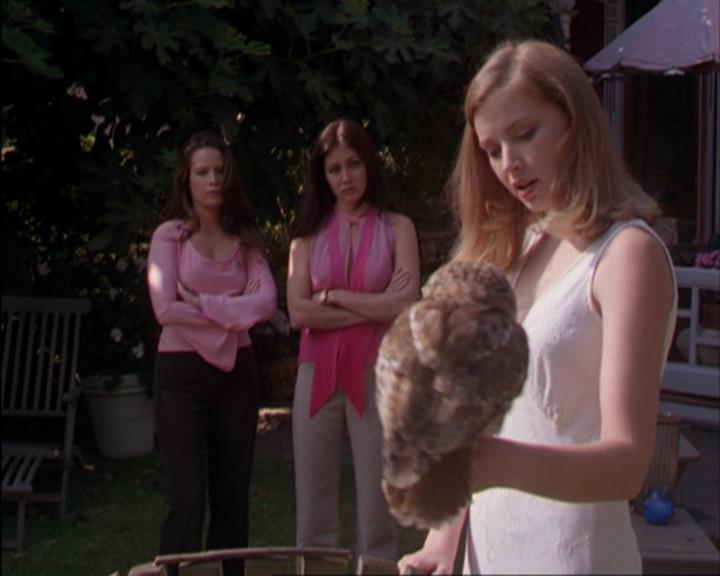 Charmed-Online_dot_net-3x02MagicHour1293.jpg
