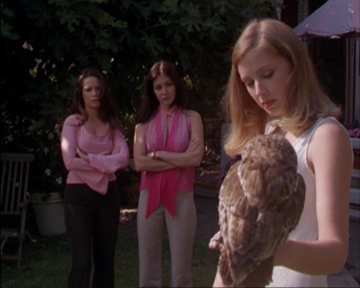 Charmed-Online_dot_net-3x02MagicHour1294.jpg