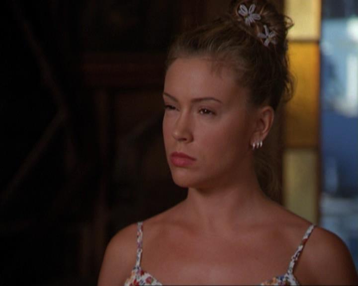 Charmed-Online_dot_net-3x02MagicHour1382.jpg