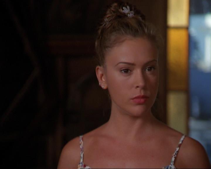 Charmed-Online_dot_net-3x02MagicHour1386.jpg