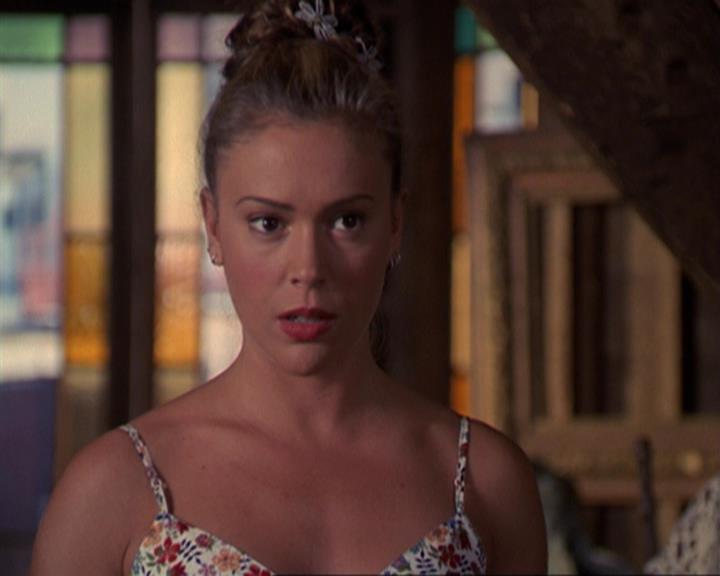 Charmed-Online_dot_net-3x02MagicHour1402.jpg