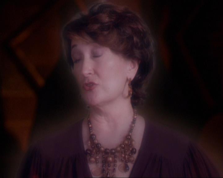 Charmed-Online_dot_net-3x02MagicHour1422.jpg