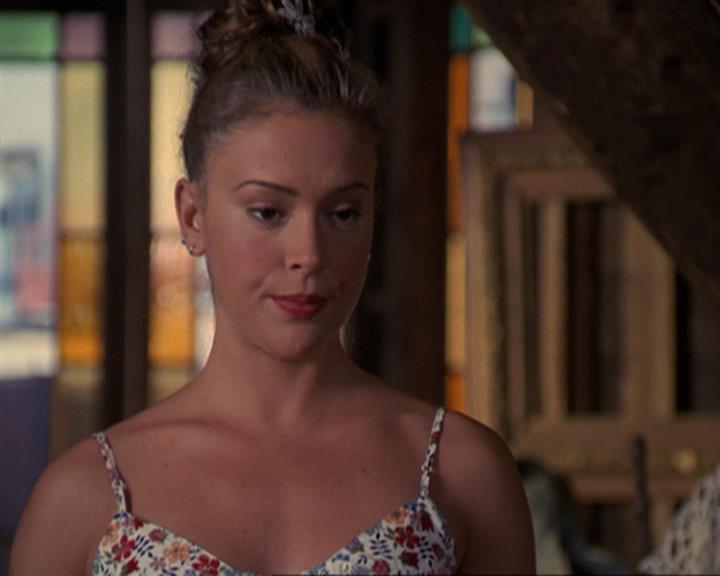 Charmed-Online_dot_net-3x02MagicHour1429.jpg