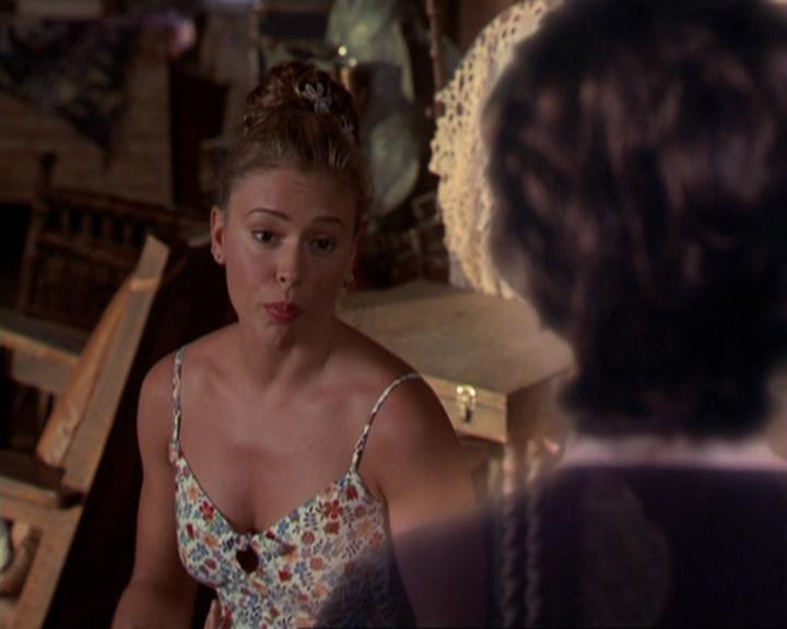 Charmed-Online_dot_net-3x02MagicHour1437.jpg