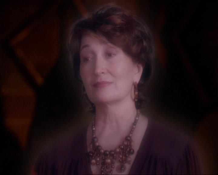 Charmed-Online_dot_net-3x02MagicHour1444.jpg