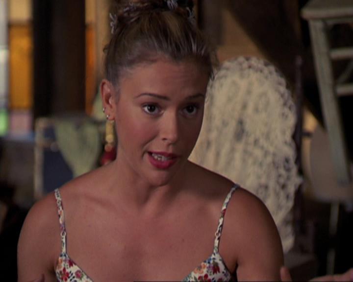 Charmed-Online_dot_net-3x02MagicHour1445.jpg