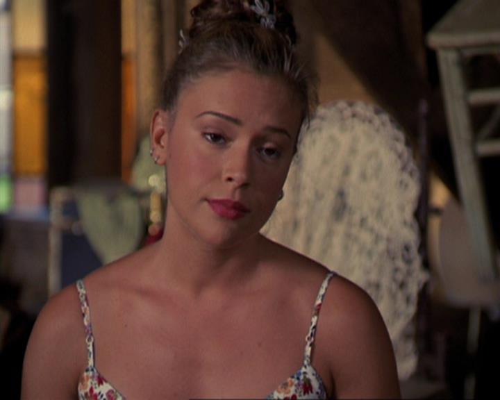 Charmed-Online_dot_net-3x02MagicHour1461.jpg