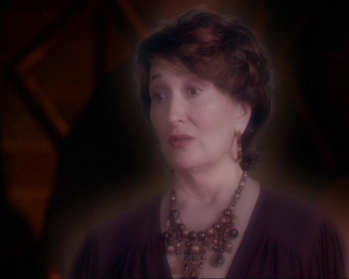 Charmed-Online_dot_net-3x02MagicHour1464.jpg