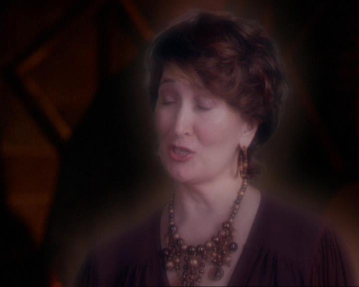 Charmed-Online_dot_net-3x02MagicHour1470.jpg