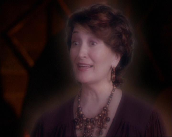 Charmed-Online_dot_net-3x02MagicHour1477.jpg