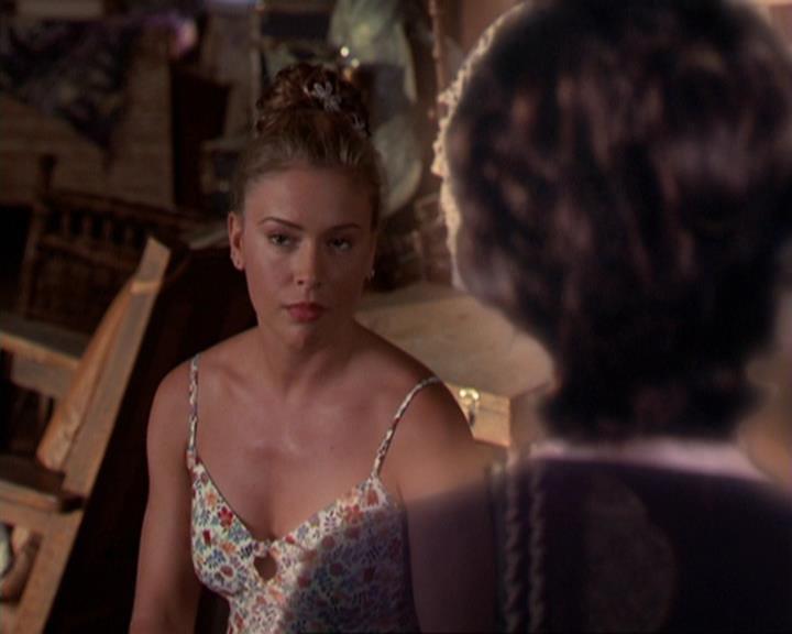 Charmed-Online_dot_net-3x02MagicHour1480.jpg