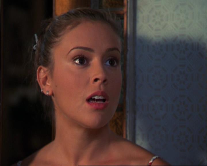 Charmed-Online_dot_net-3x02MagicHour1658.jpg